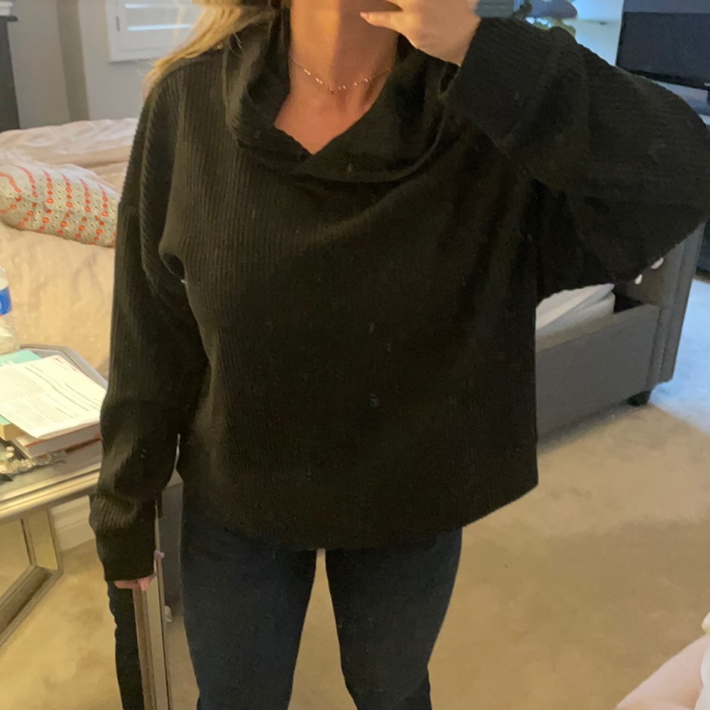 Comfy black pullover hoody, ribbed knit